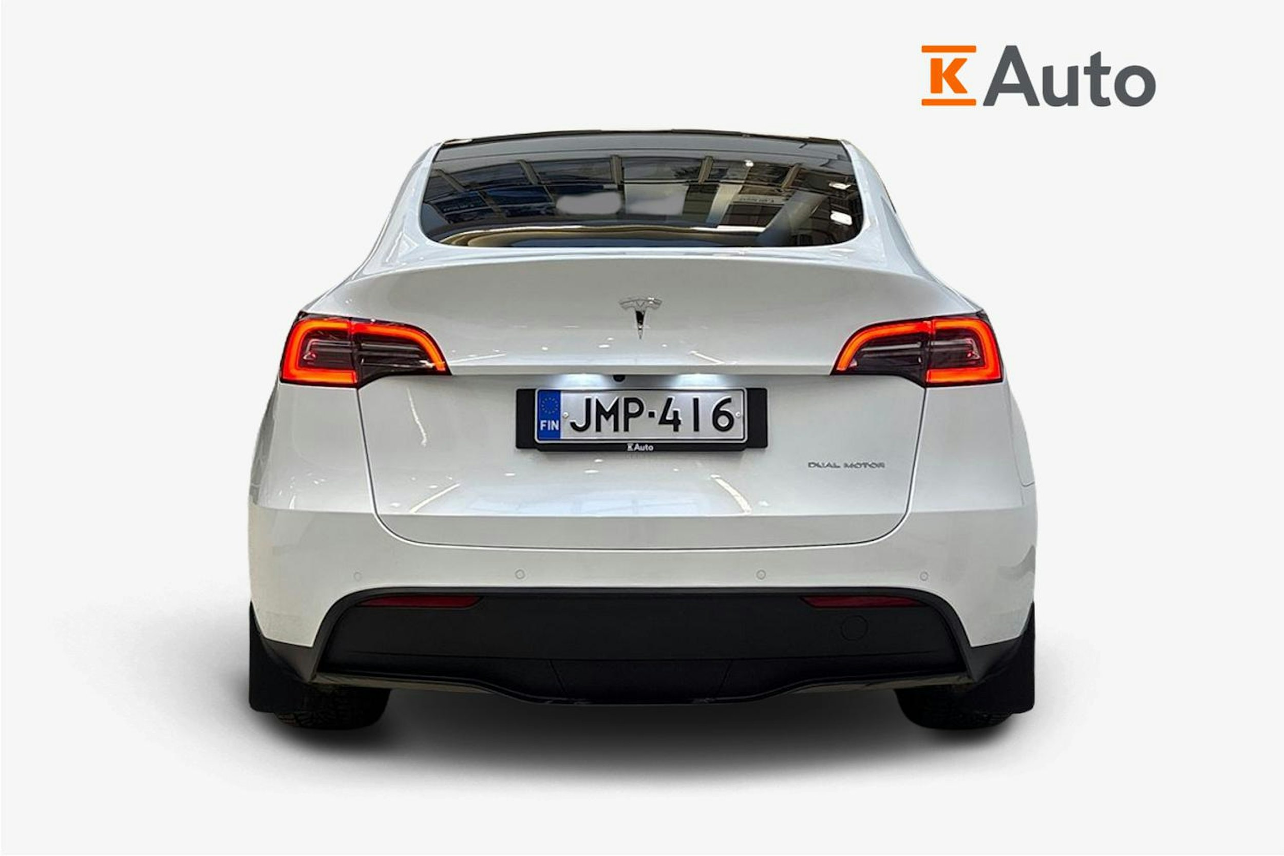 valkoinen Tesla Model Y 2022 kuva 3.