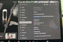 valkoinen Tesla Model Y 2022 kuva 23.