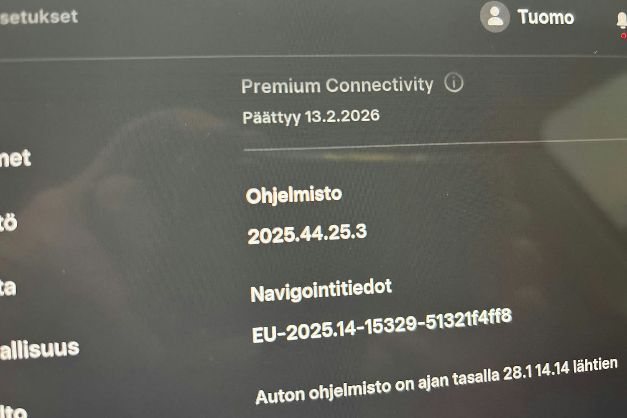 valkoinen Tesla Model Y 2022 kuva 24.