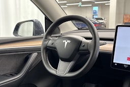 Harmaa Tesla Model Y 2022 kuva 9.