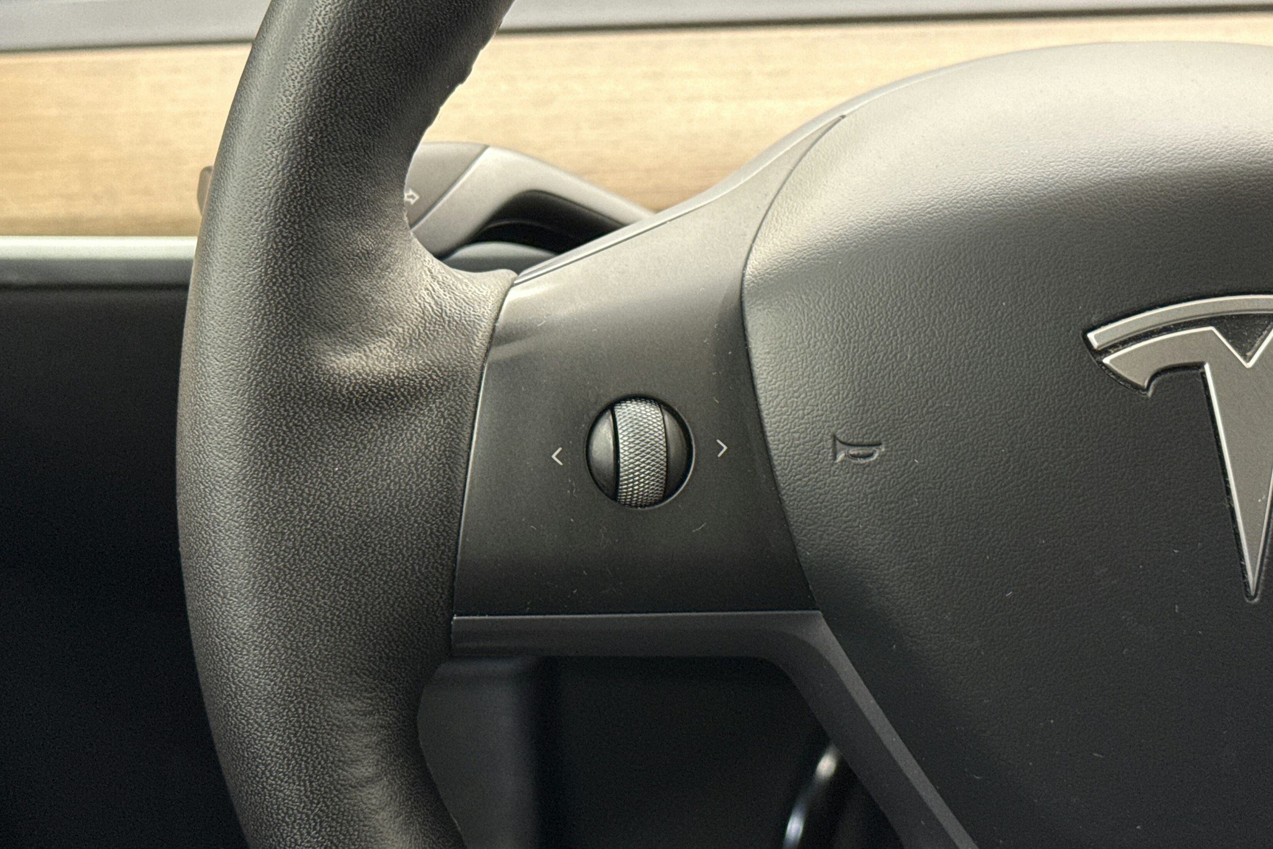 Harmaa Tesla Model Y 2022 kuva 10.