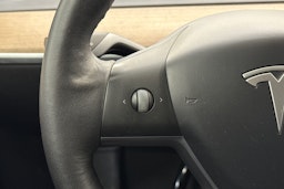 Harmaa Tesla Model Y 2022 kuva 10.