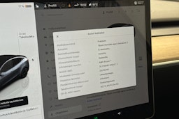 Harmaa Tesla Model Y 2022 kuva 16.