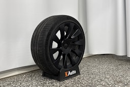 Harmaa Tesla Model Y 2022 kuva 25.