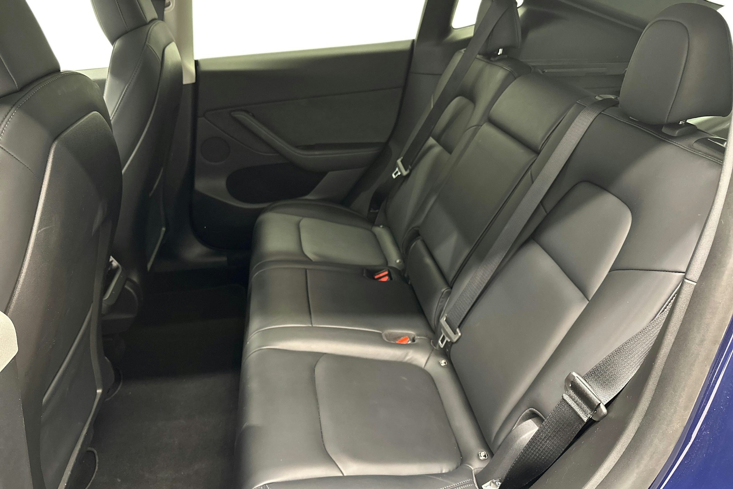 Sininen Tesla Model Y 2022 kuva 10.