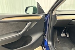 Sininen Tesla Model Y 2022 kuva 14.