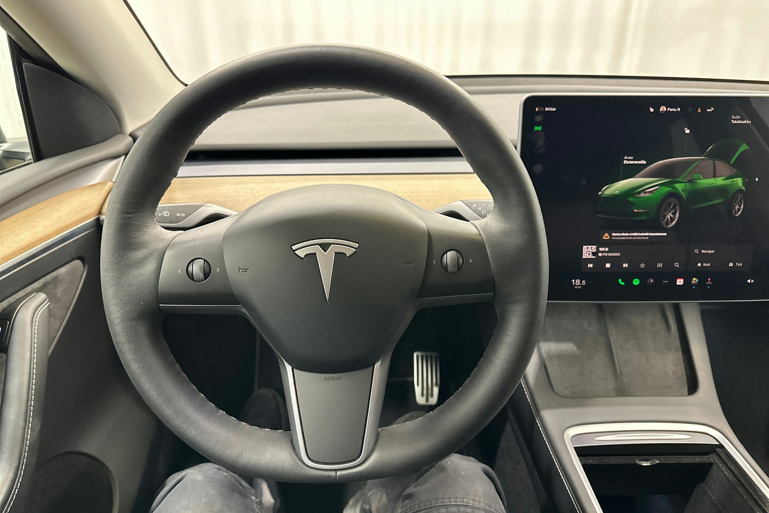 Sininen Tesla Model Y 2022 kuva 15.
