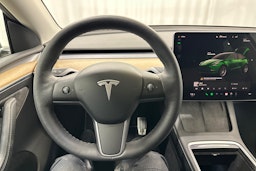 Sininen Tesla Model Y 2022 kuva 15.
