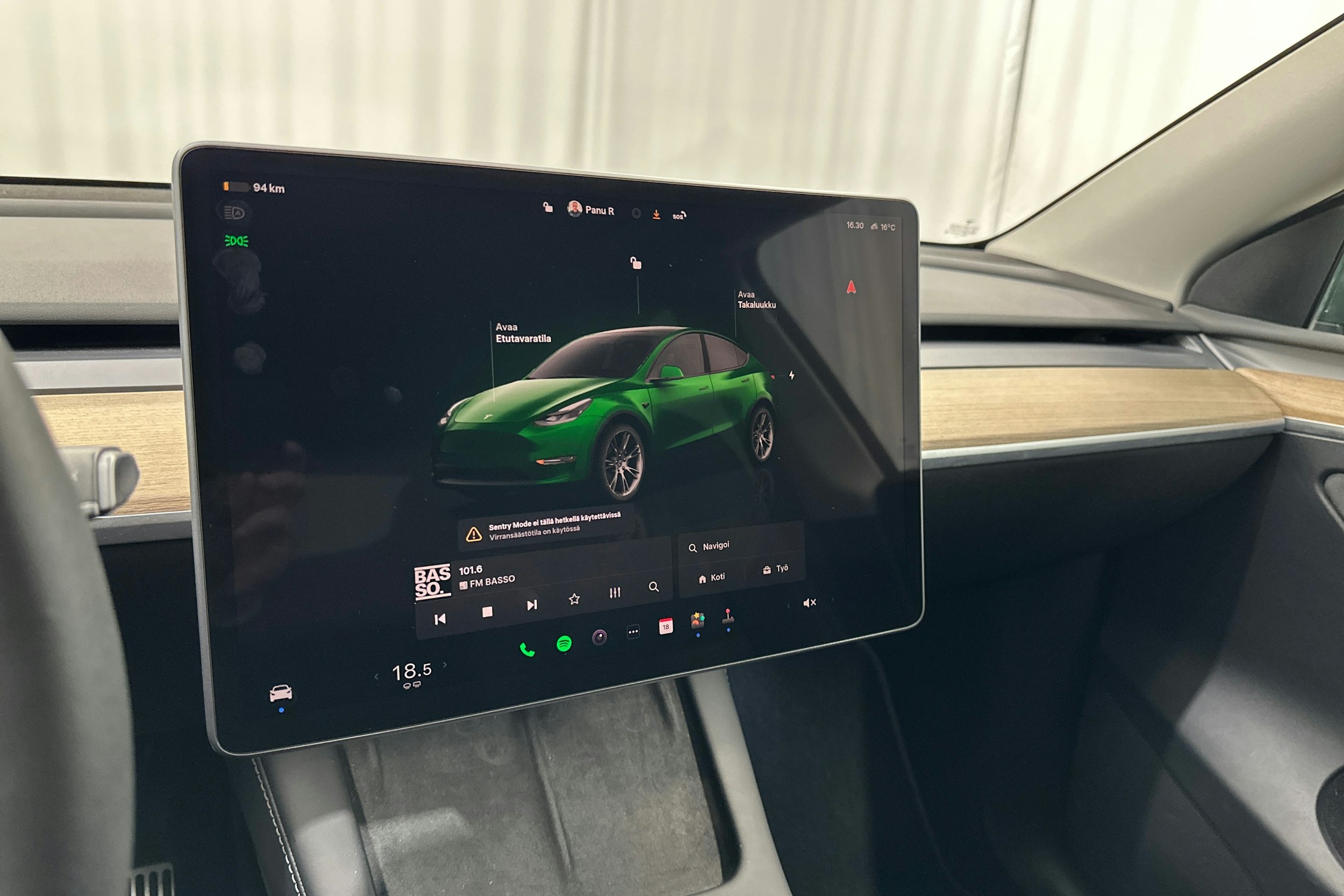 Sininen Tesla Model Y 2022 kuva 16.