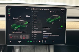 Sininen Tesla Model Y 2022 kuva 18.
