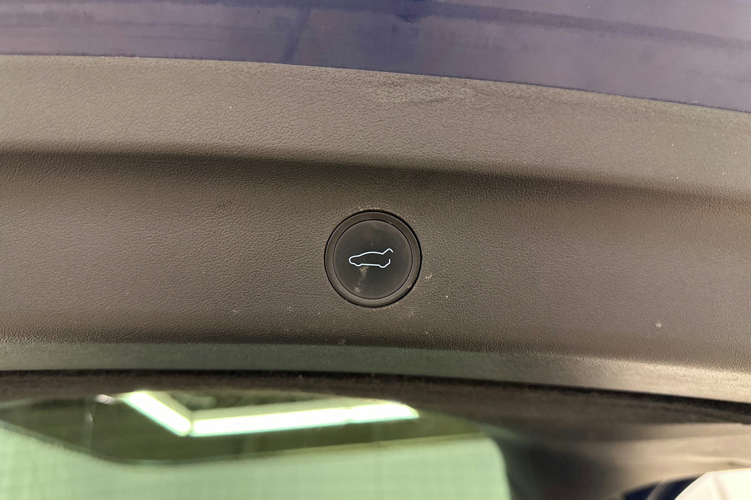 Sininen Tesla Model Y 2022 kuva 21.