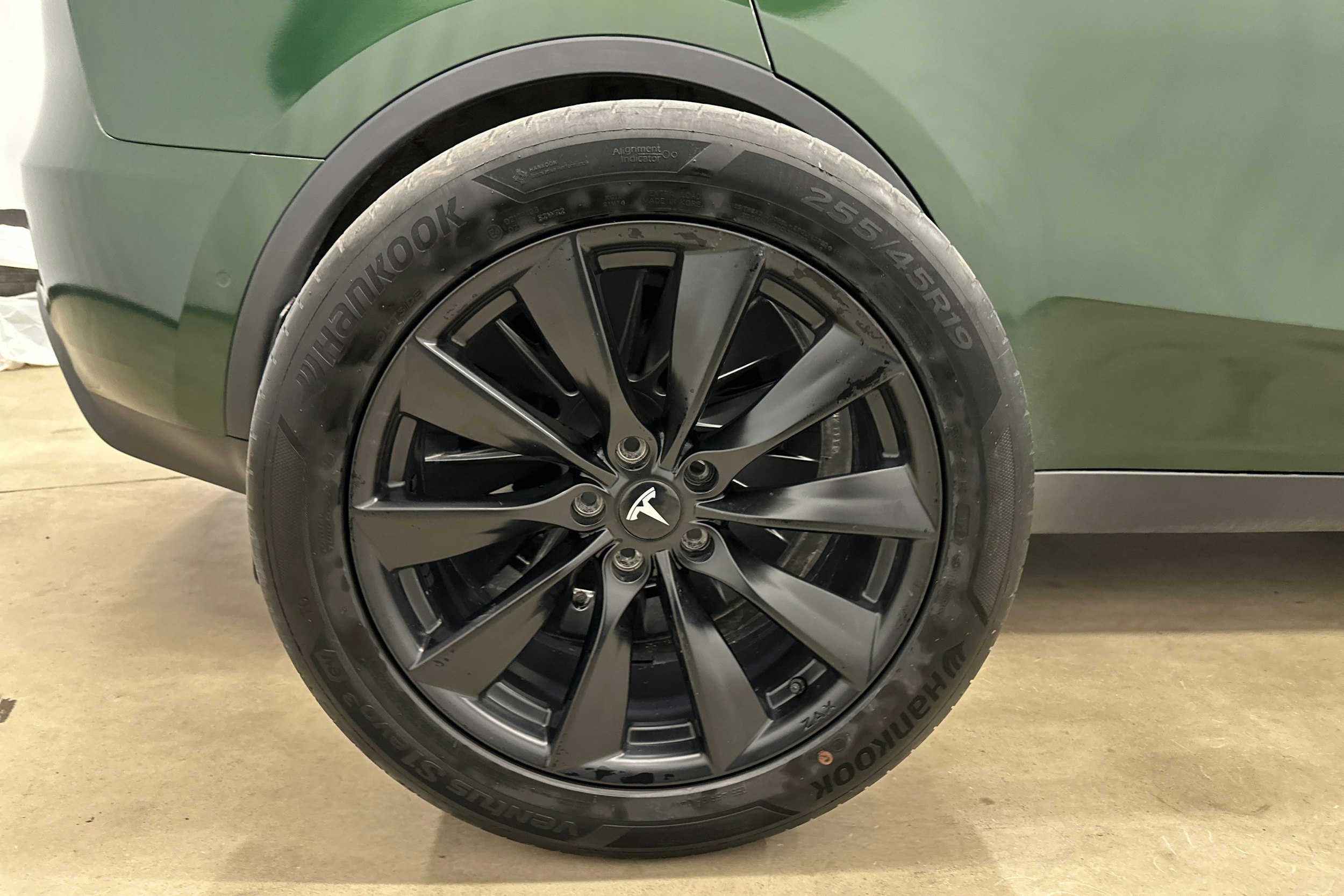 Sininen Tesla Model Y 2022 kuva 23.