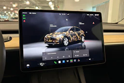 valkoinen Tesla Model Y 2022 kuva 20.