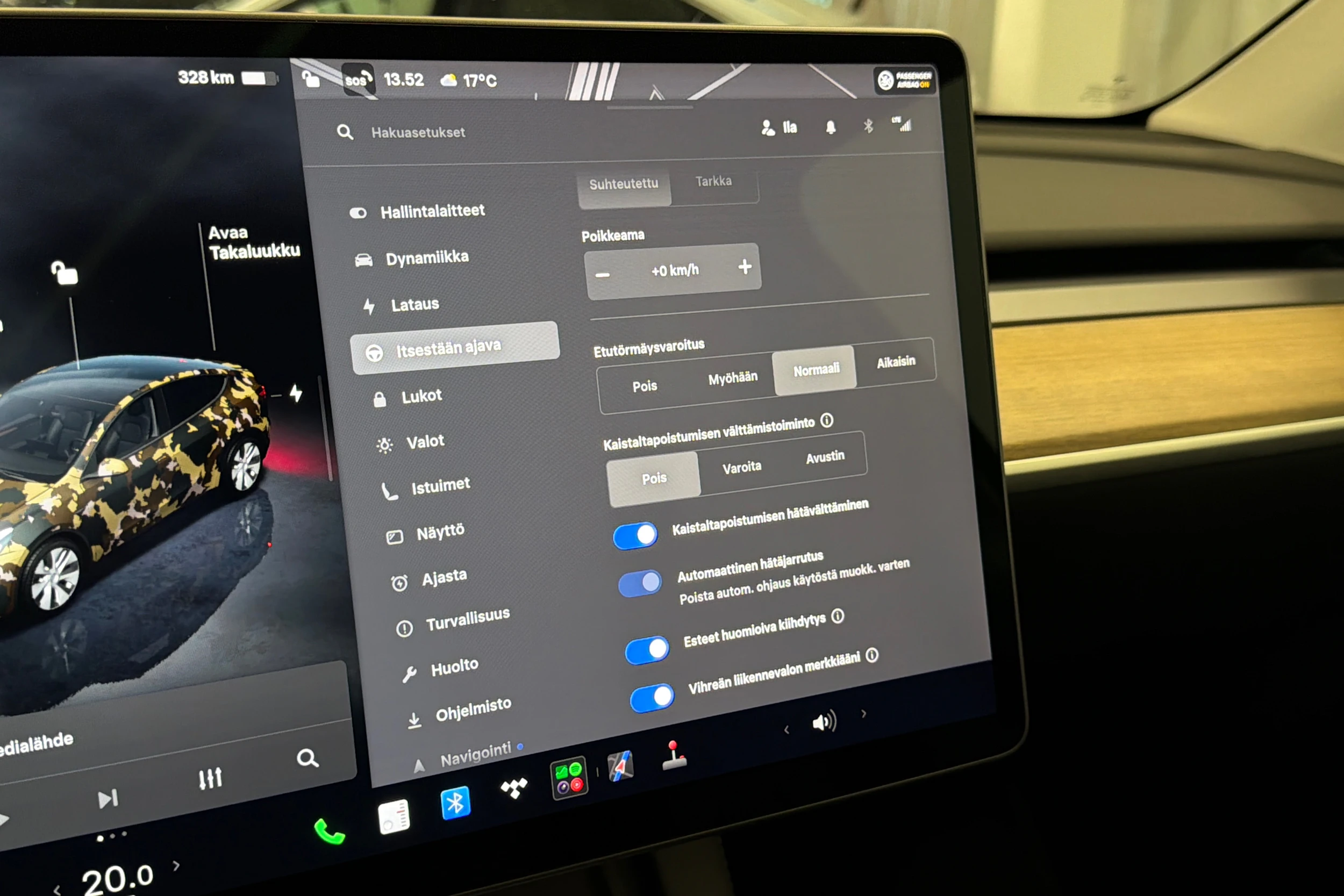 valkoinen Tesla Model Y 2022 kuva 25.