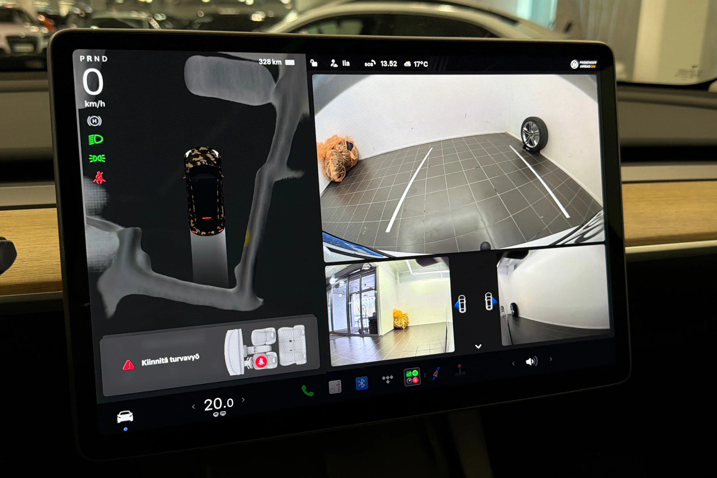 valkoinen Tesla Model Y 2022 kuva 28.