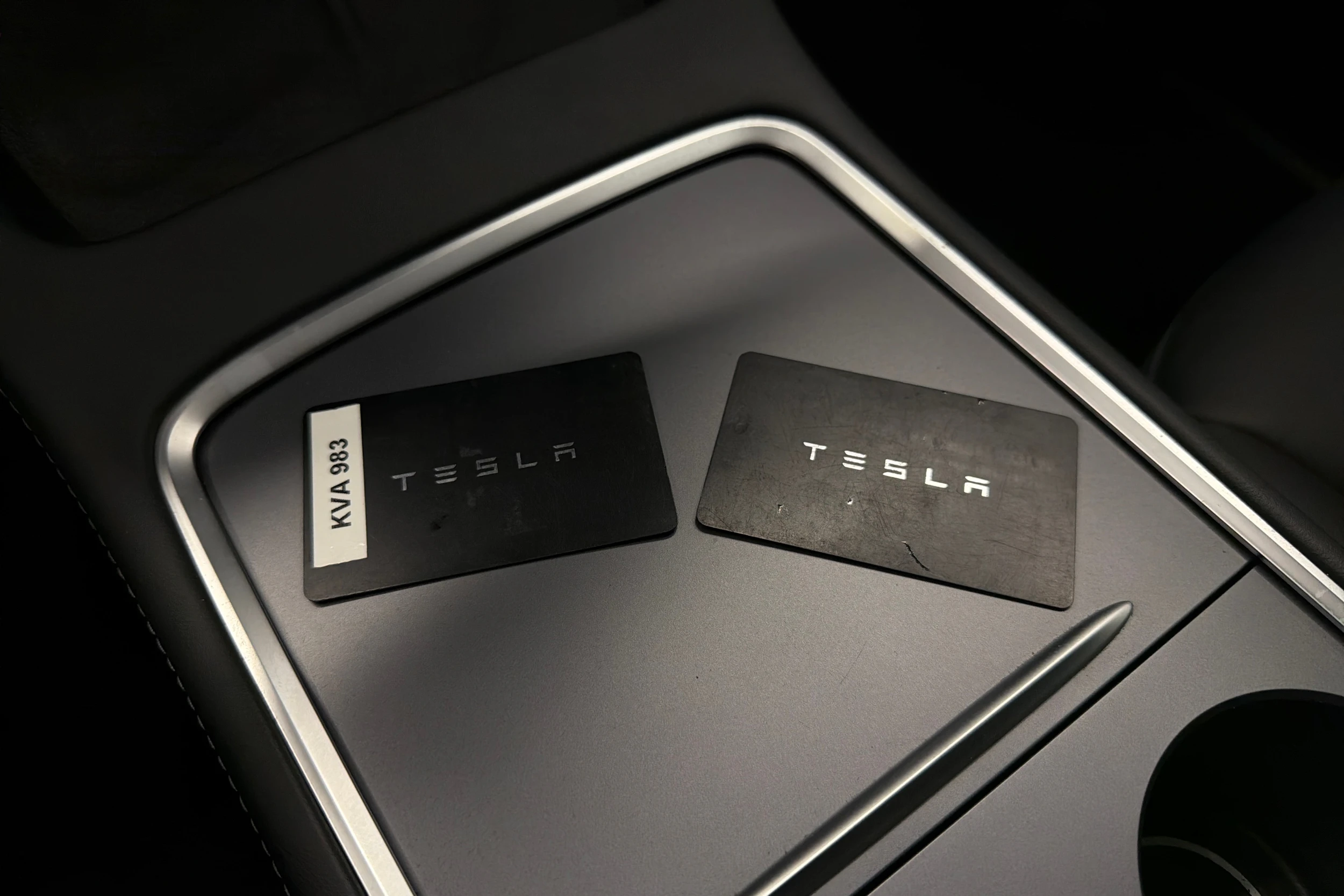 valkoinen Tesla Model Y 2022 kuva 30.