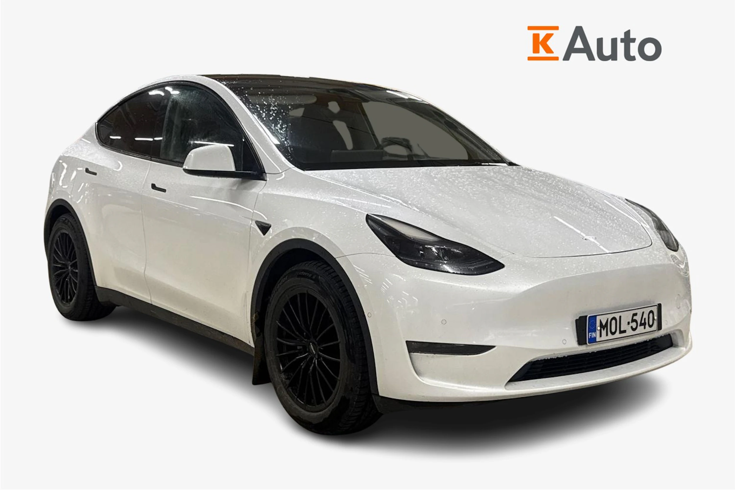 valkoinen Tesla Model Y 2022 kuva 1.