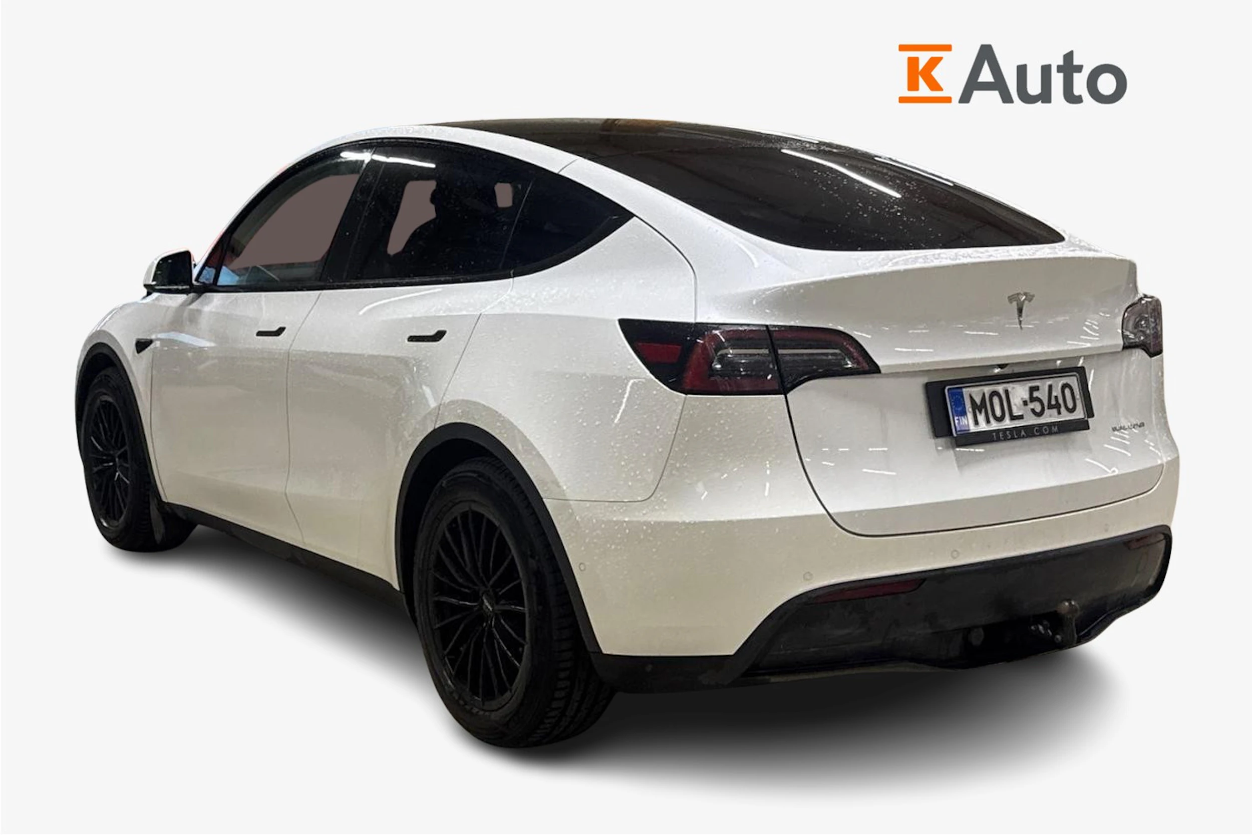 valkoinen Tesla Model Y 2022 kuva 2.