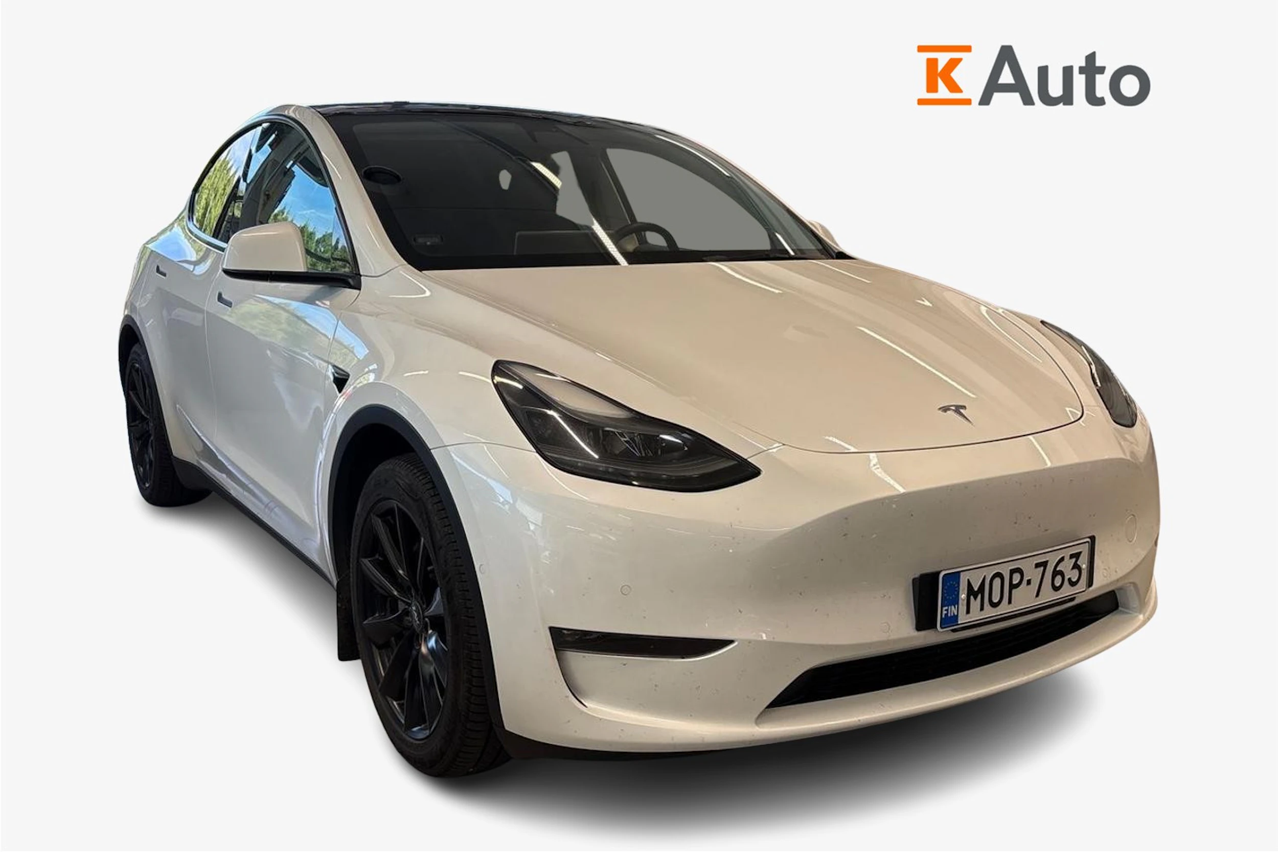 valkoinen Tesla Model Y 2022 kuva 1.
