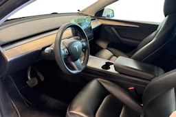 valkoinen Tesla Model Y 2022 kuva 3.