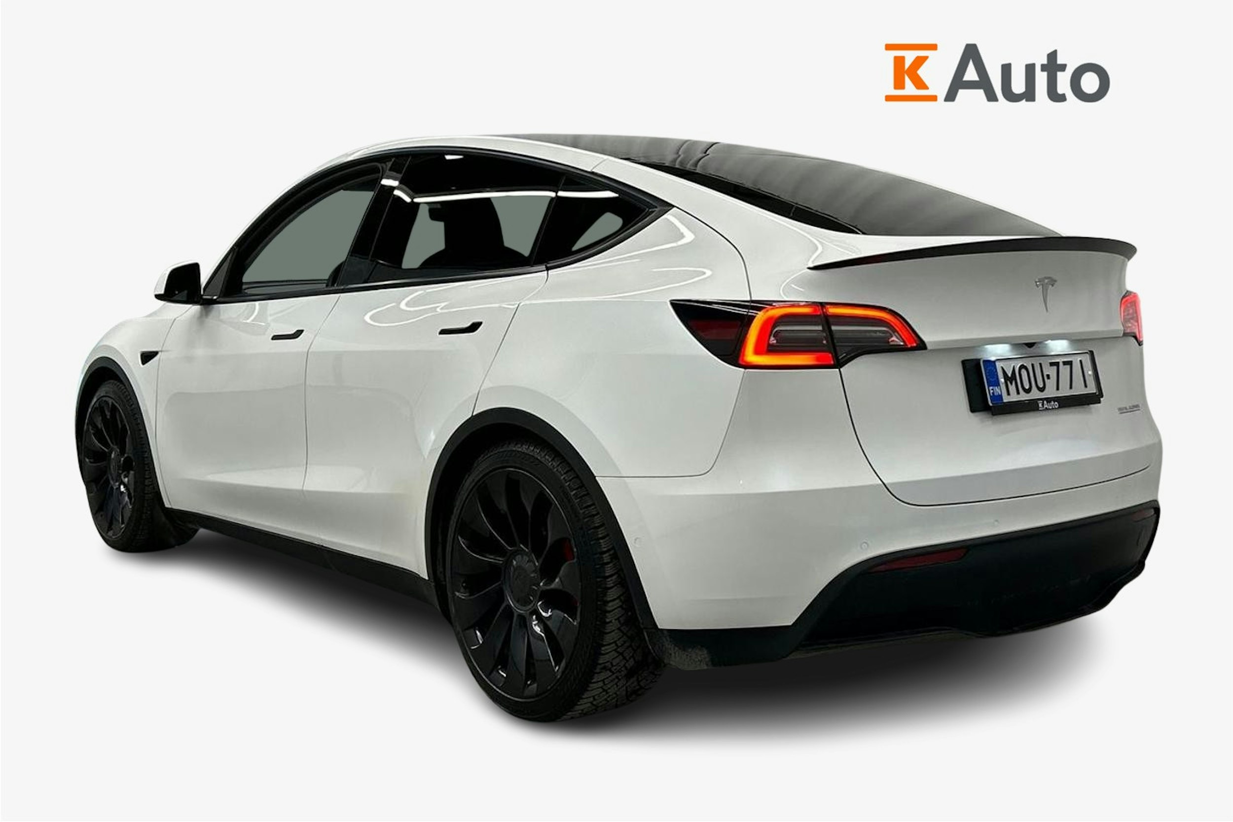 valkoinen Tesla Model Y 2022 kuva 2.