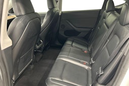 valkoinen Tesla Model Y 2022 kuva 10.