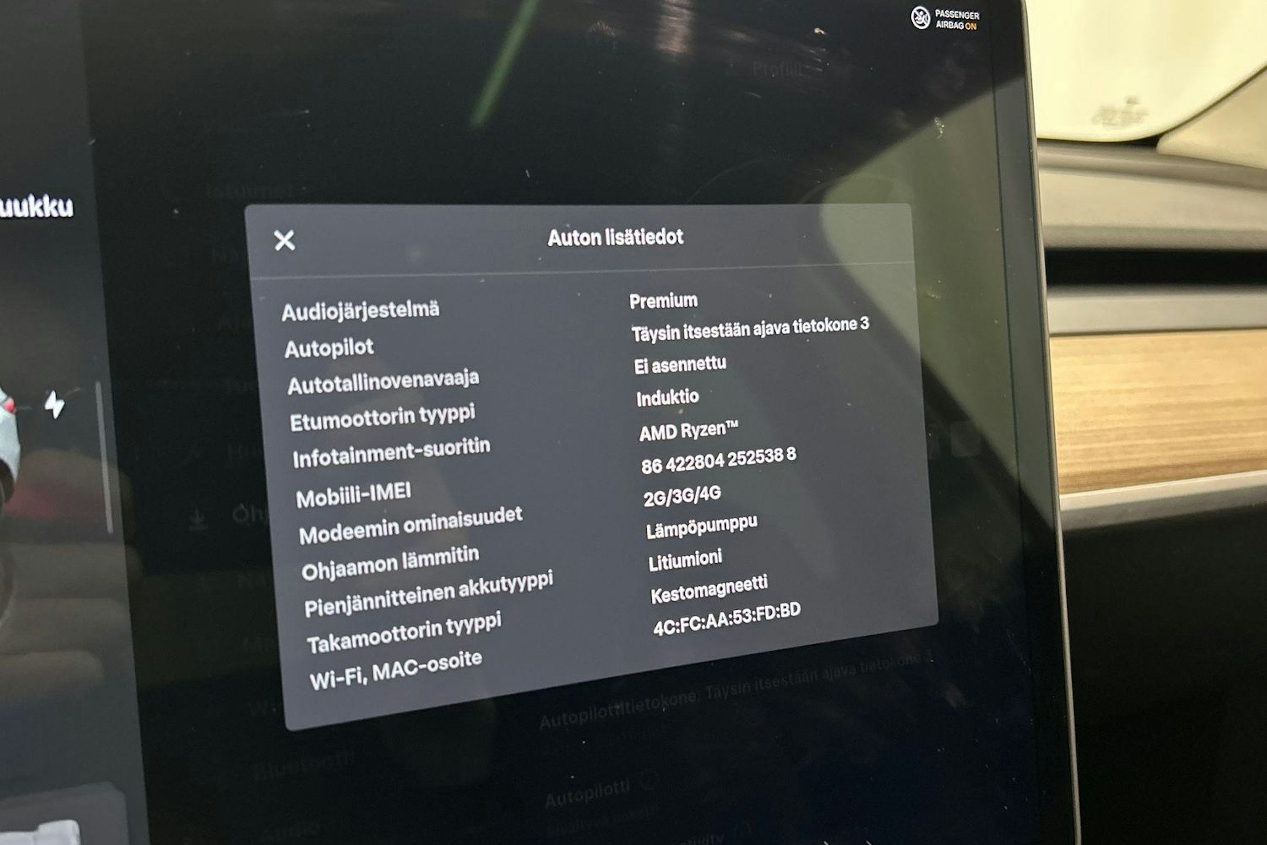 valkoinen Tesla Model Y 2022 kuva 20.