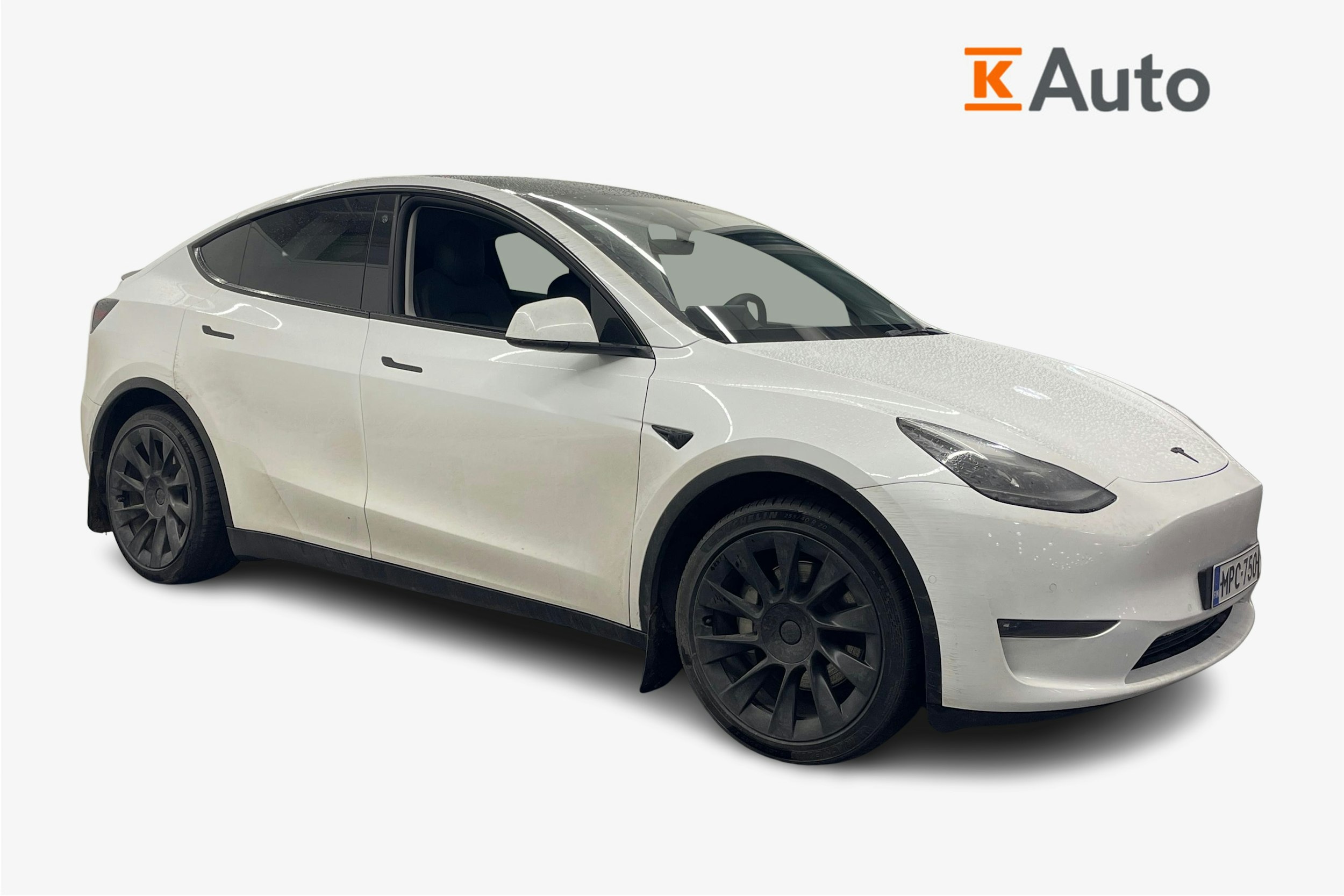 valkoinen Tesla Model Y 2022 kuva 1.