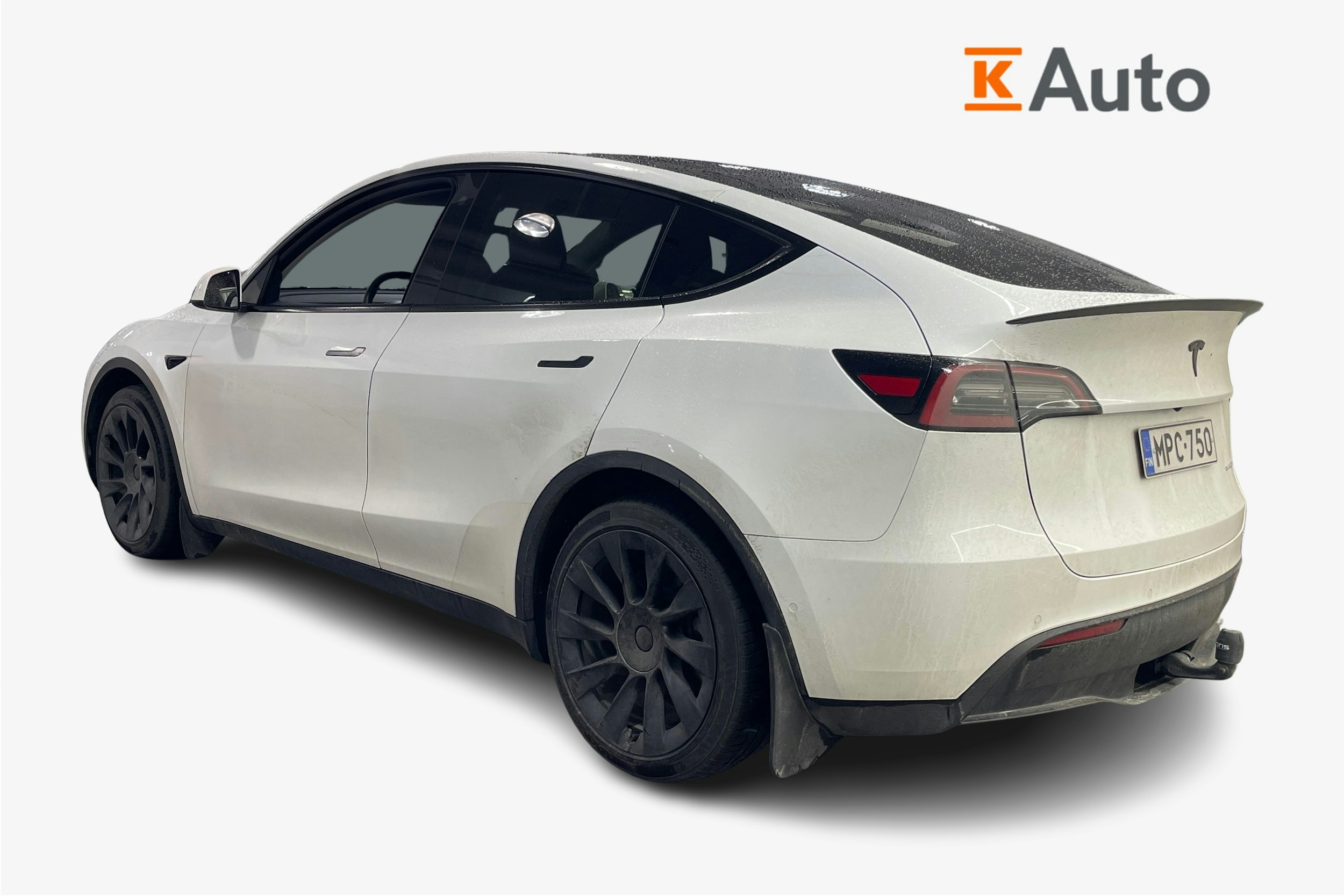 valkoinen Tesla Model Y 2022 kuva 2.
