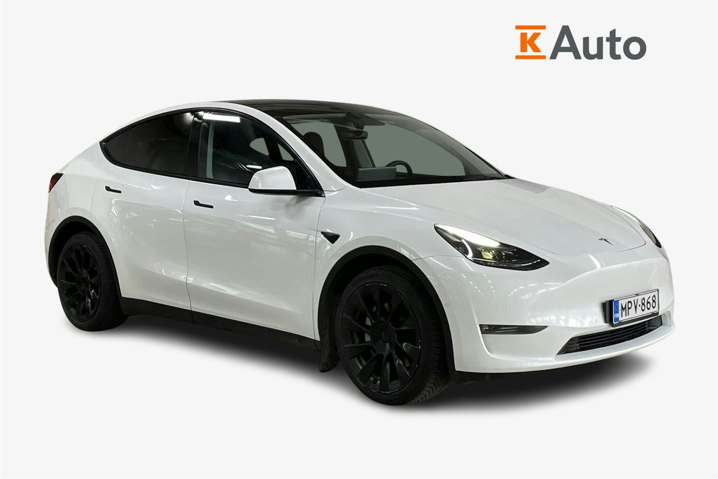 Valkoinen Tesla Model Y 2022 kuva 1.