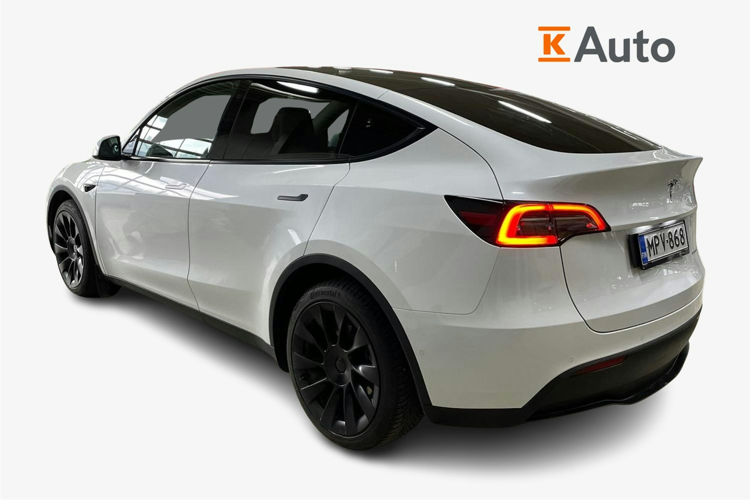 Valkoinen Tesla Model Y 2022 kuva 2.