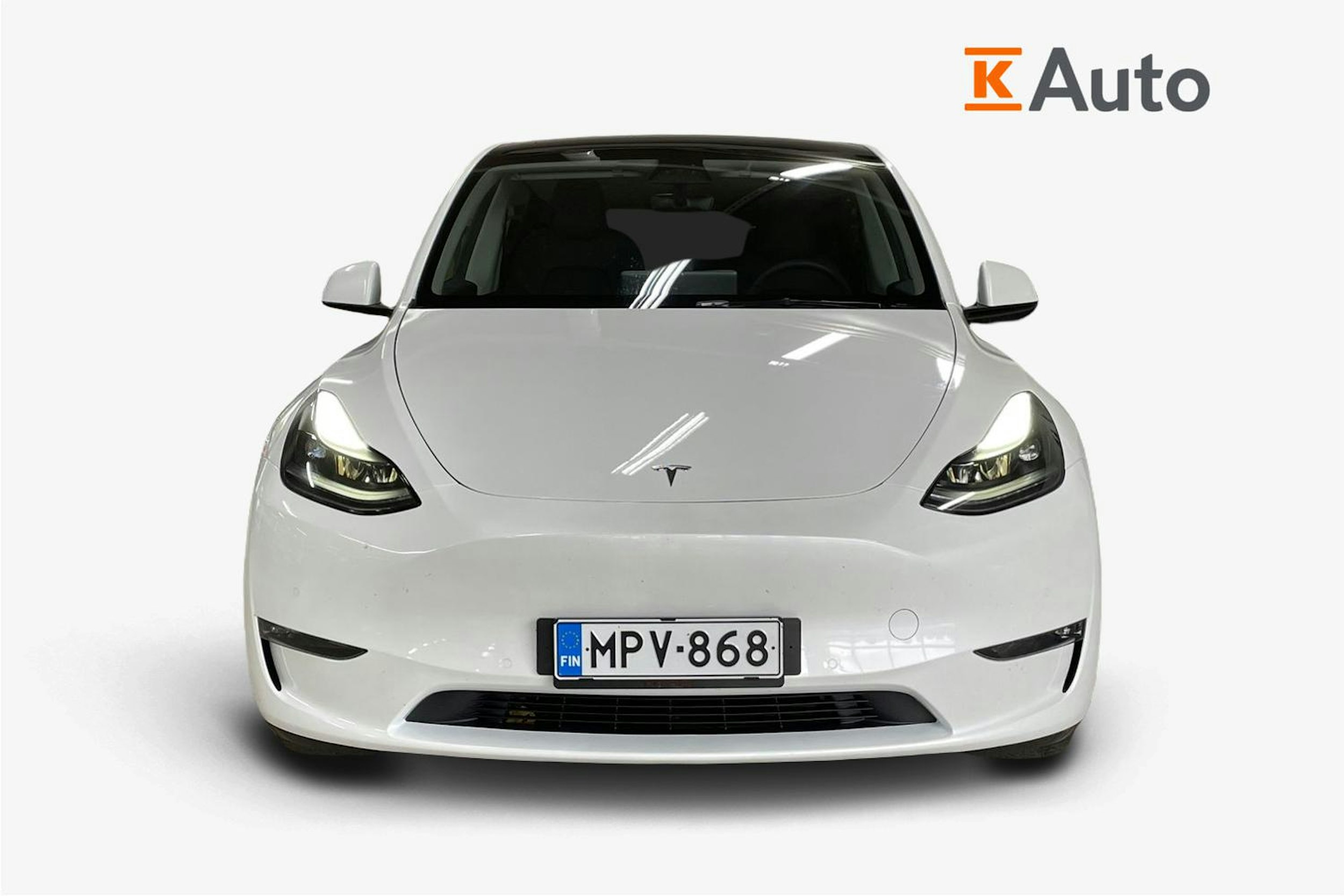 Valkoinen Tesla Model Y 2022 kuva 5.