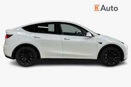 Valkoinen Tesla Model Y 2022 kuva 6.