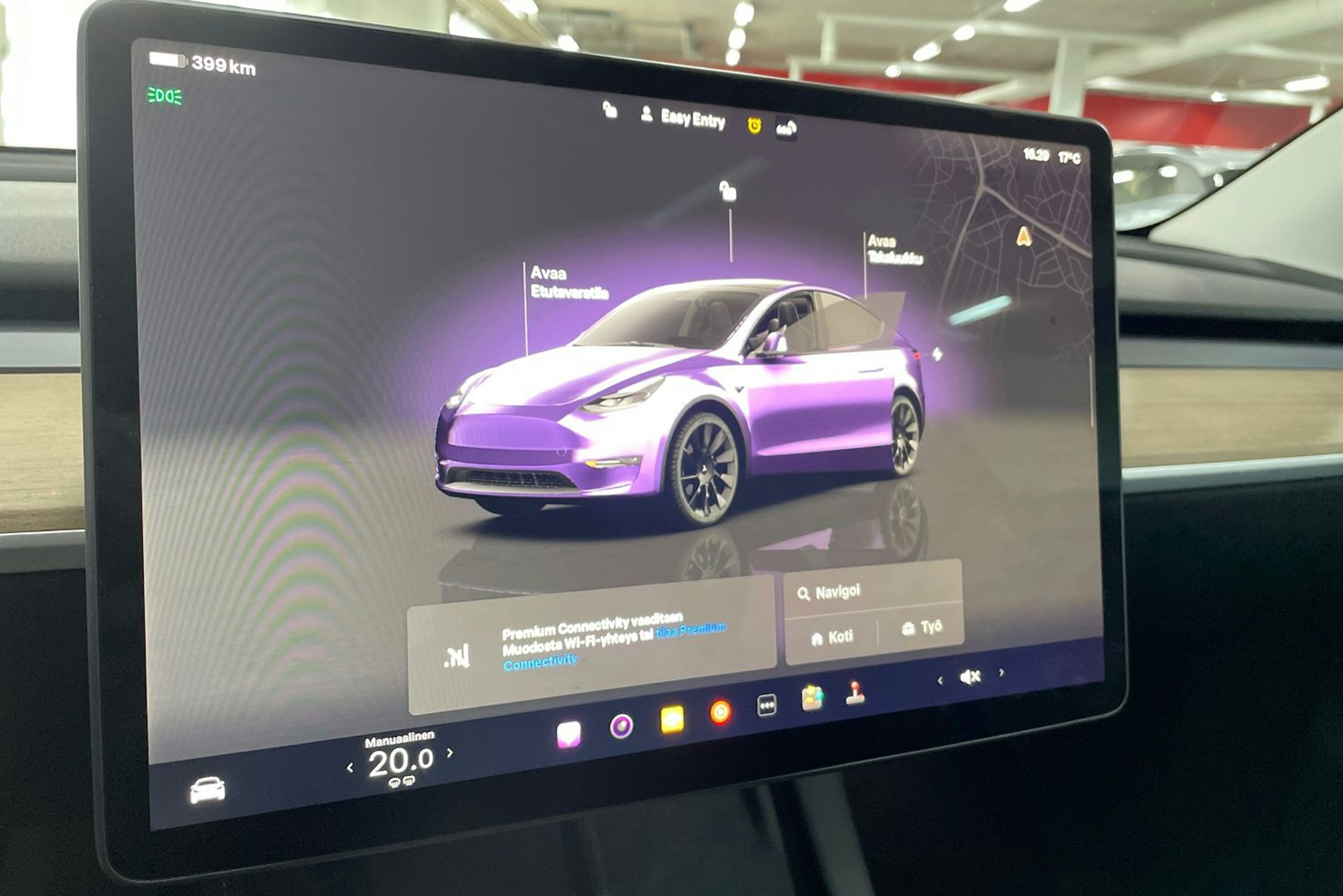 Valkoinen Tesla Model Y 2022 kuva 14.