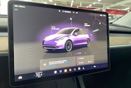 Valkoinen Tesla Model Y 2022 kuva 14.
