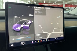 Valkoinen Tesla Model Y 2022 kuva 15.