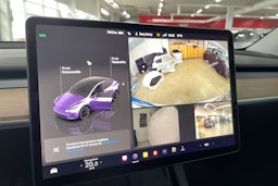 Valkoinen Tesla Model Y 2022 kuva 16.