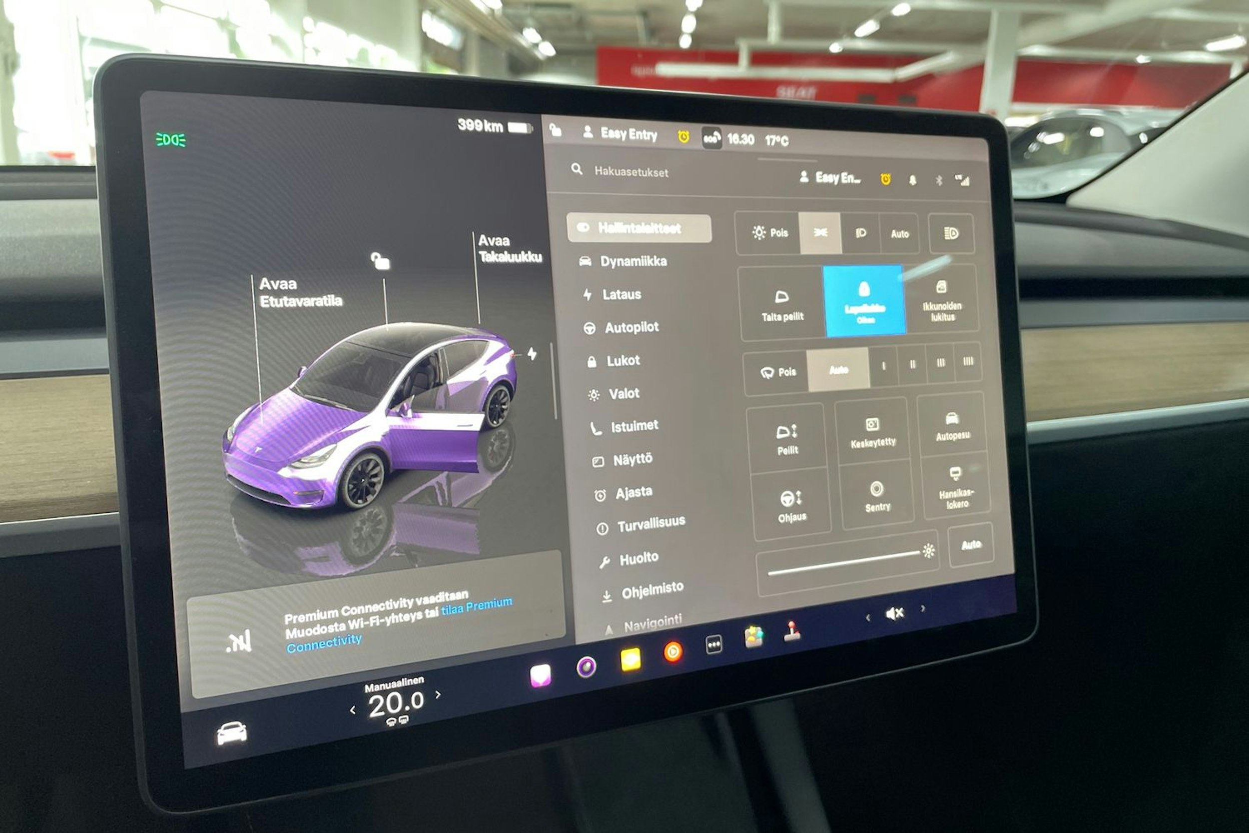 Valkoinen Tesla Model Y 2022 kuva 17.