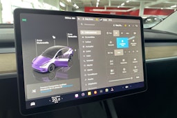 Valkoinen Tesla Model Y 2022 kuva 17.