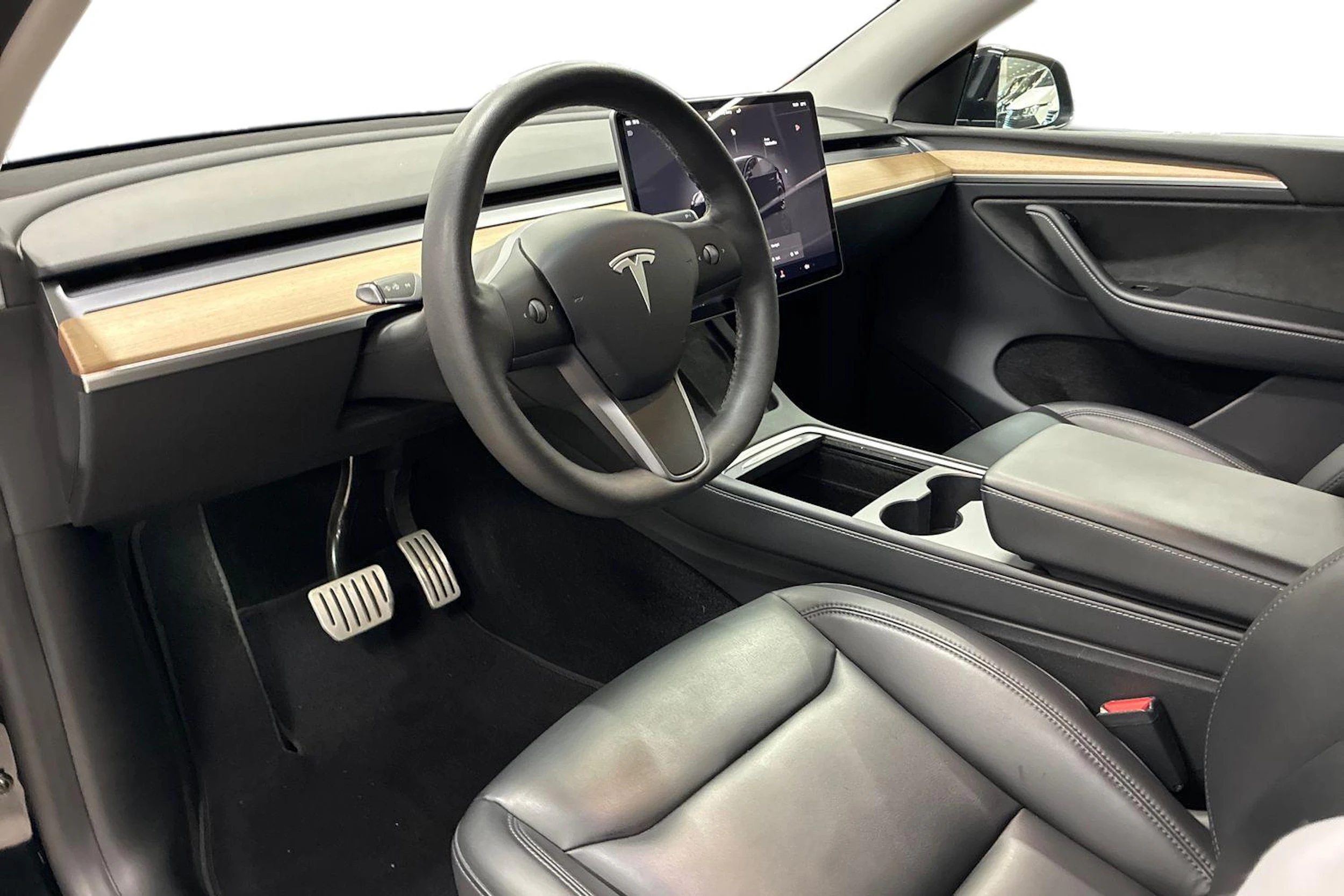 musta Tesla Model Y 2022 kuva 6.