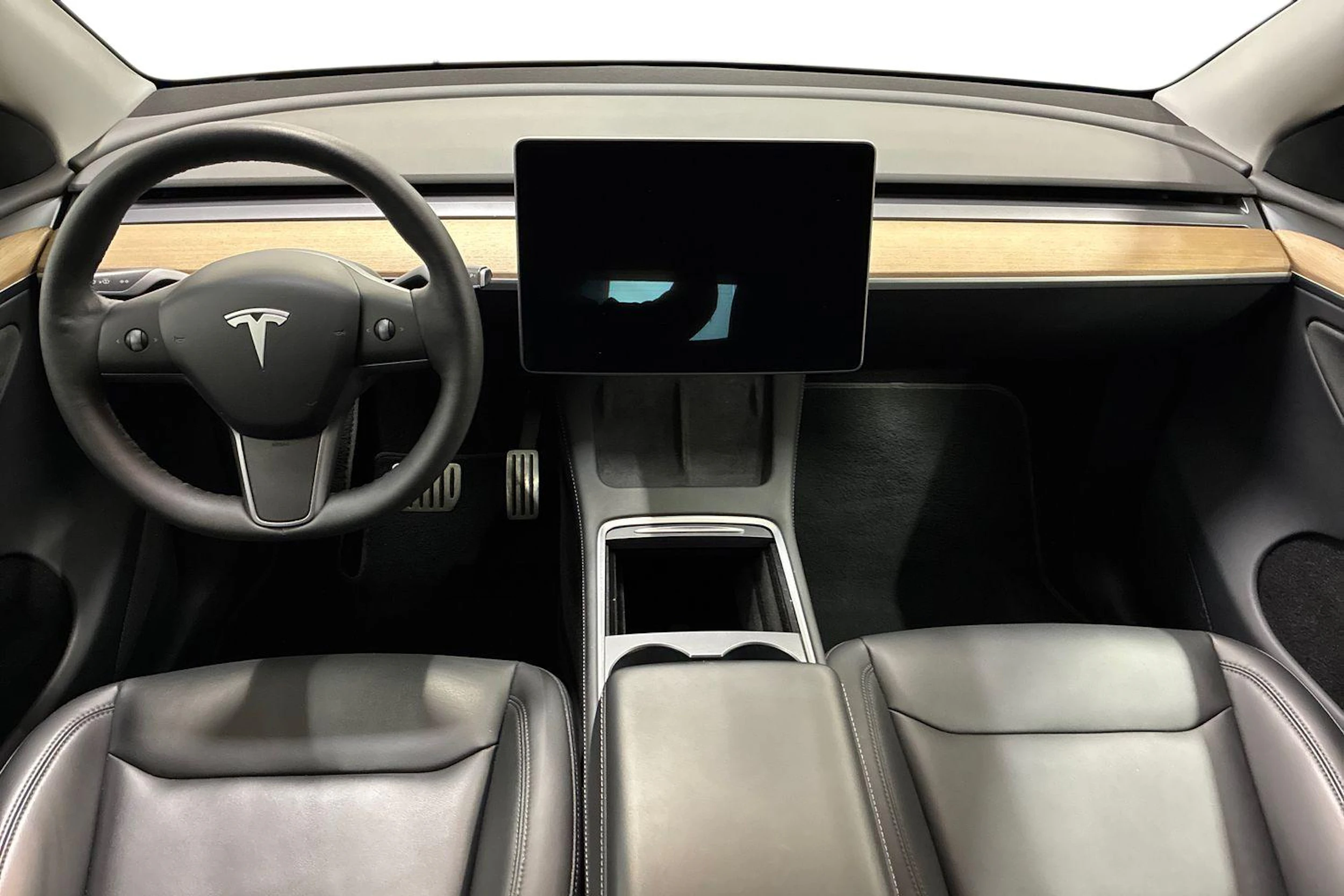 musta Tesla Model Y 2022 kuva 7.