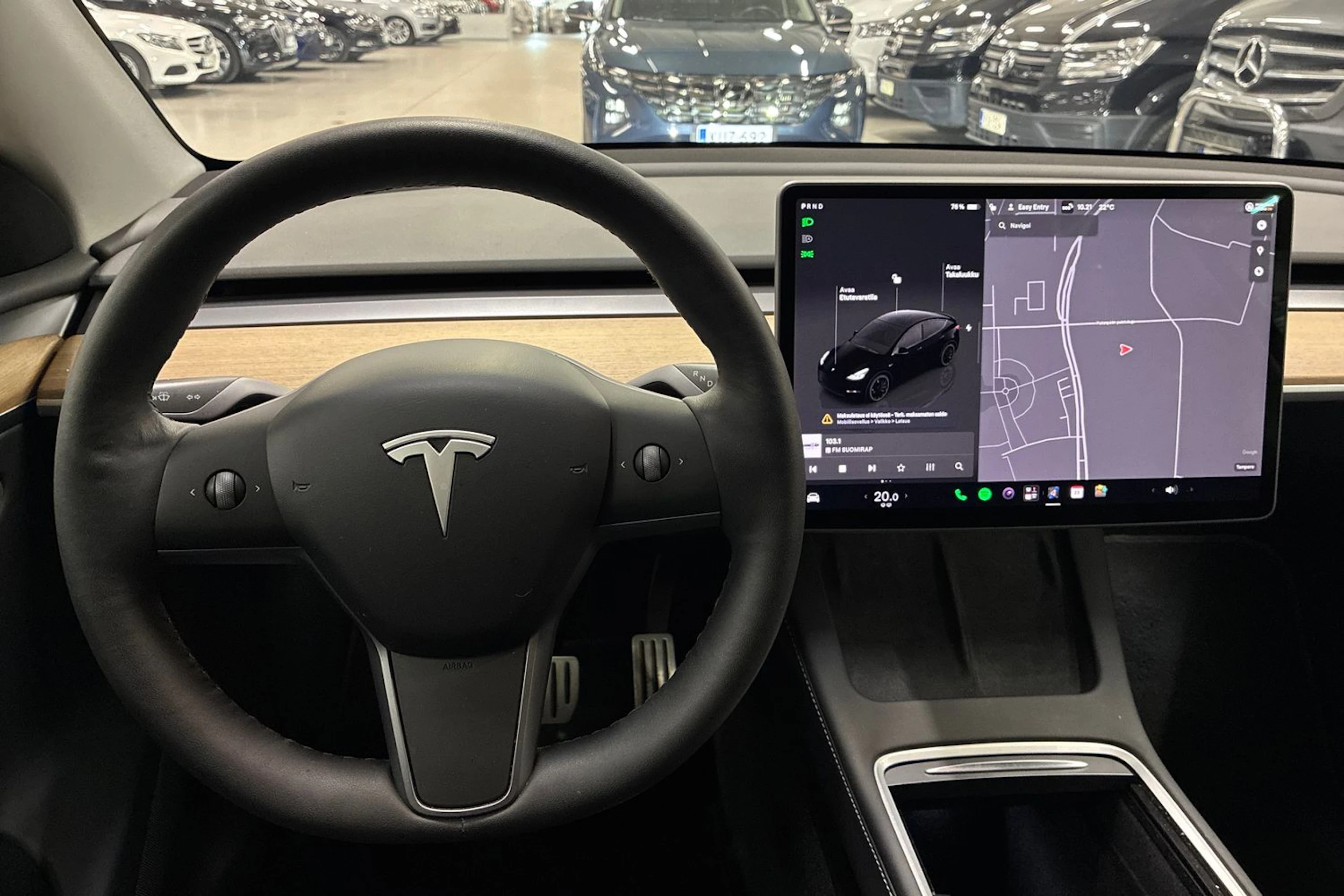 musta Tesla Model Y 2022 kuva 11.