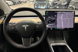 musta Tesla Model Y 2022 kuva 11.