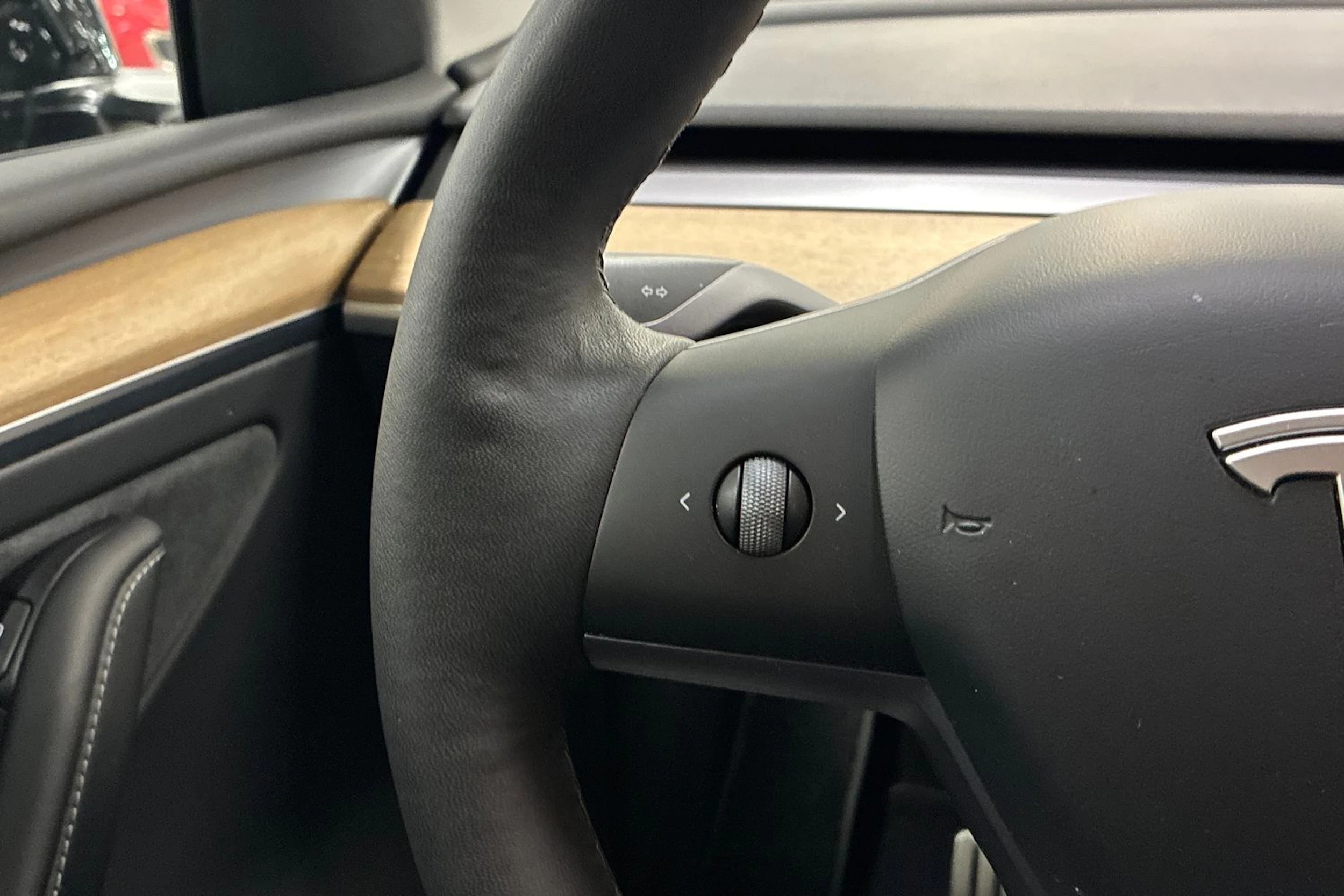 musta Tesla Model Y 2022 kuva 12.