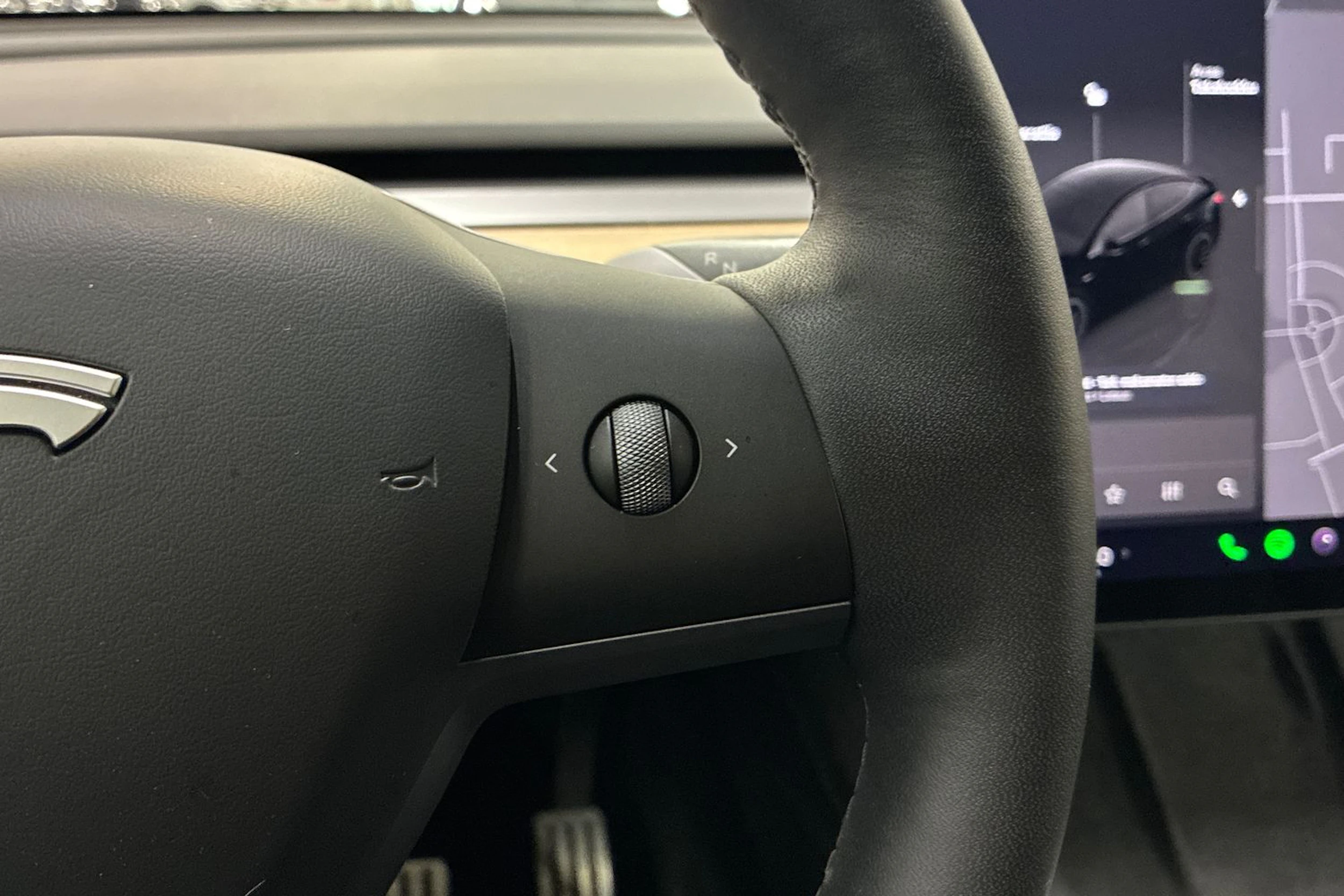 musta Tesla Model Y 2022 kuva 13.