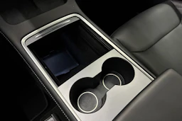 musta Tesla Model Y 2022 kuva 16.