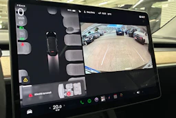 musta Tesla Model Y 2022 kuva 18.