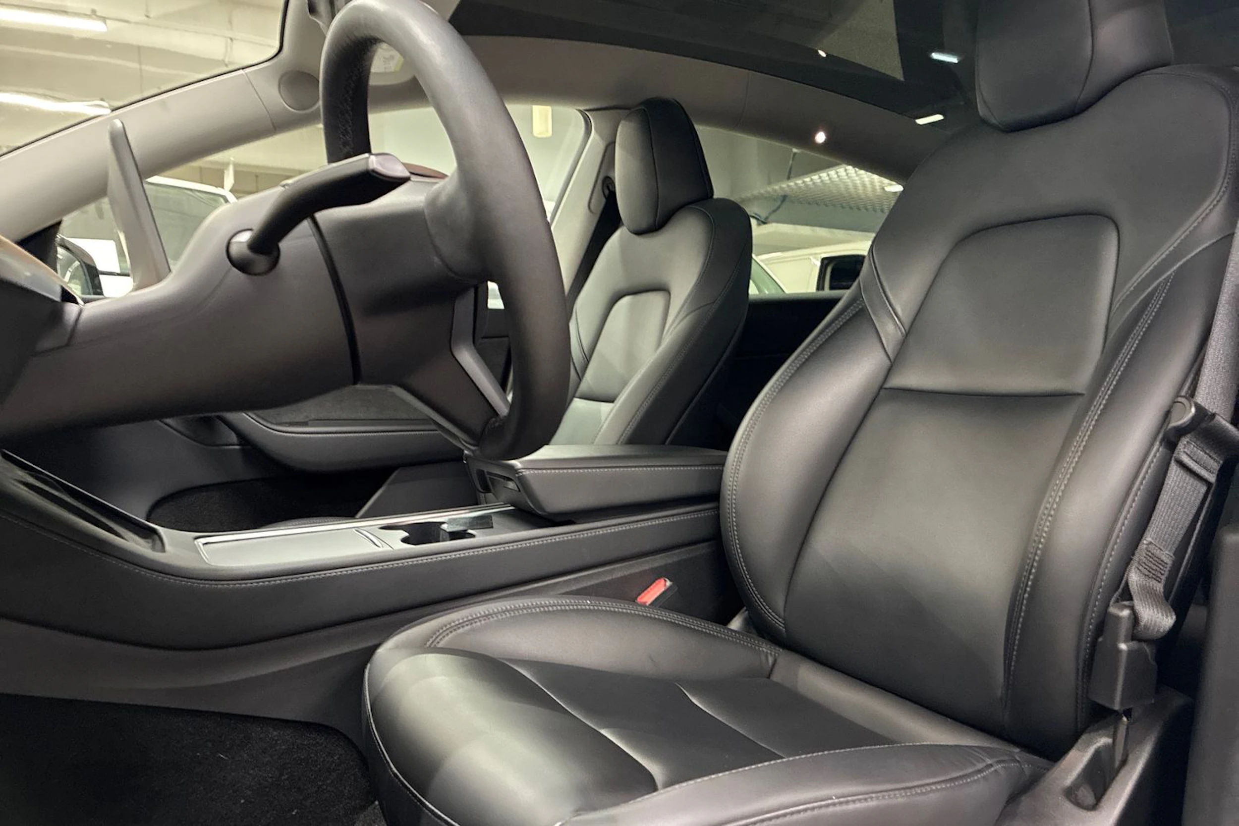 musta Tesla Model Y 2022 kuva 21.