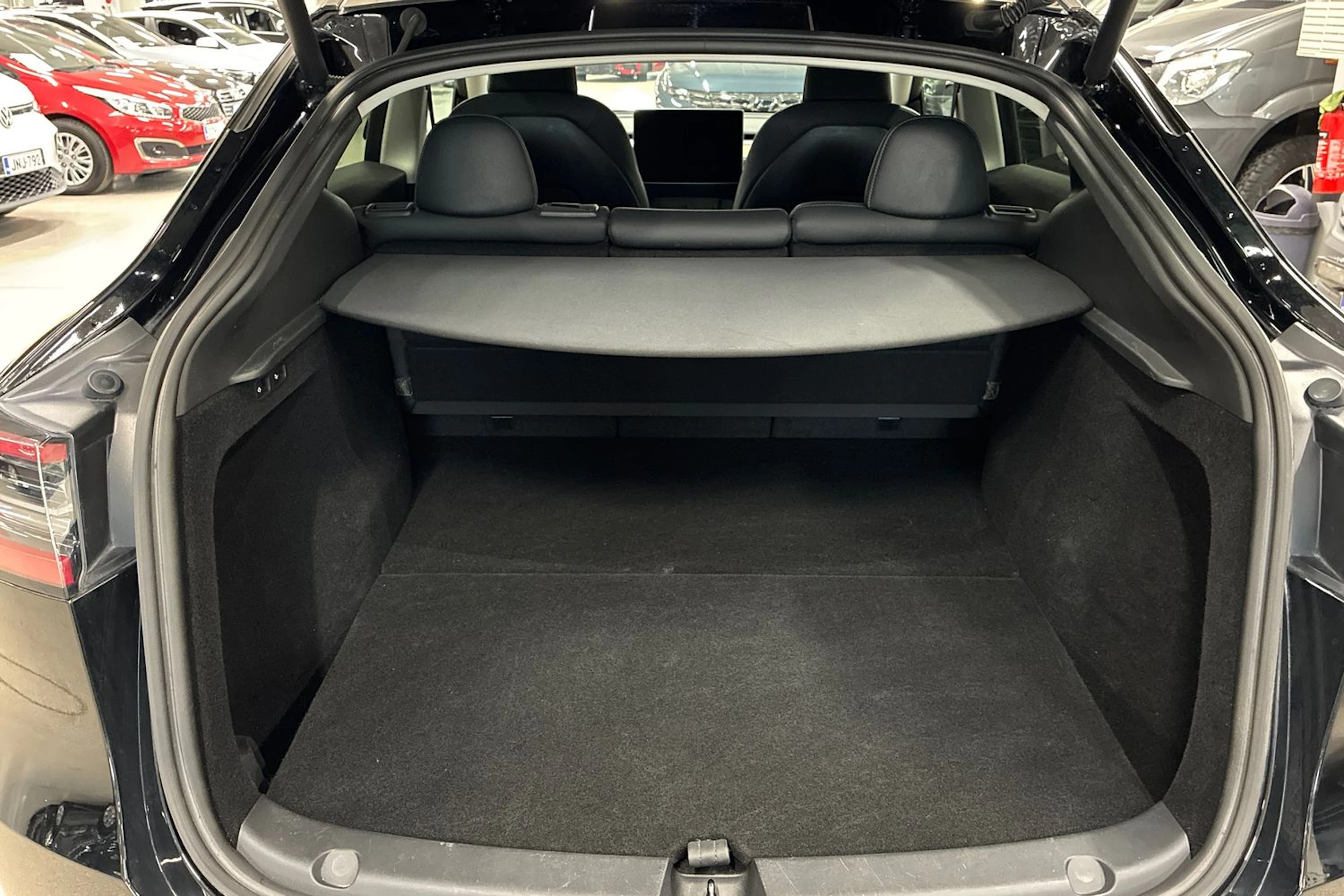 musta Tesla Model Y 2022 kuva 23.