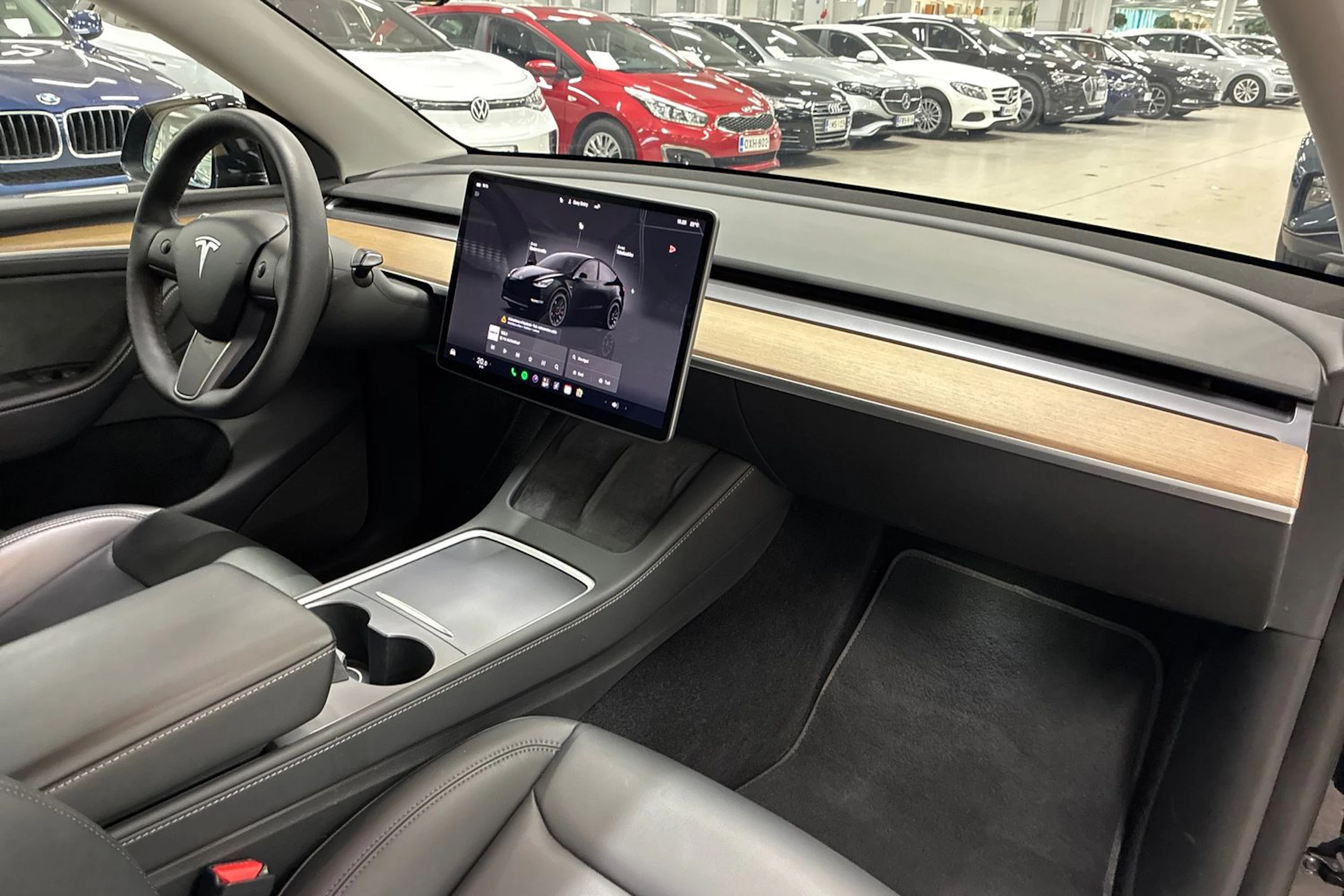 musta Tesla Model Y 2022 kuva 27.